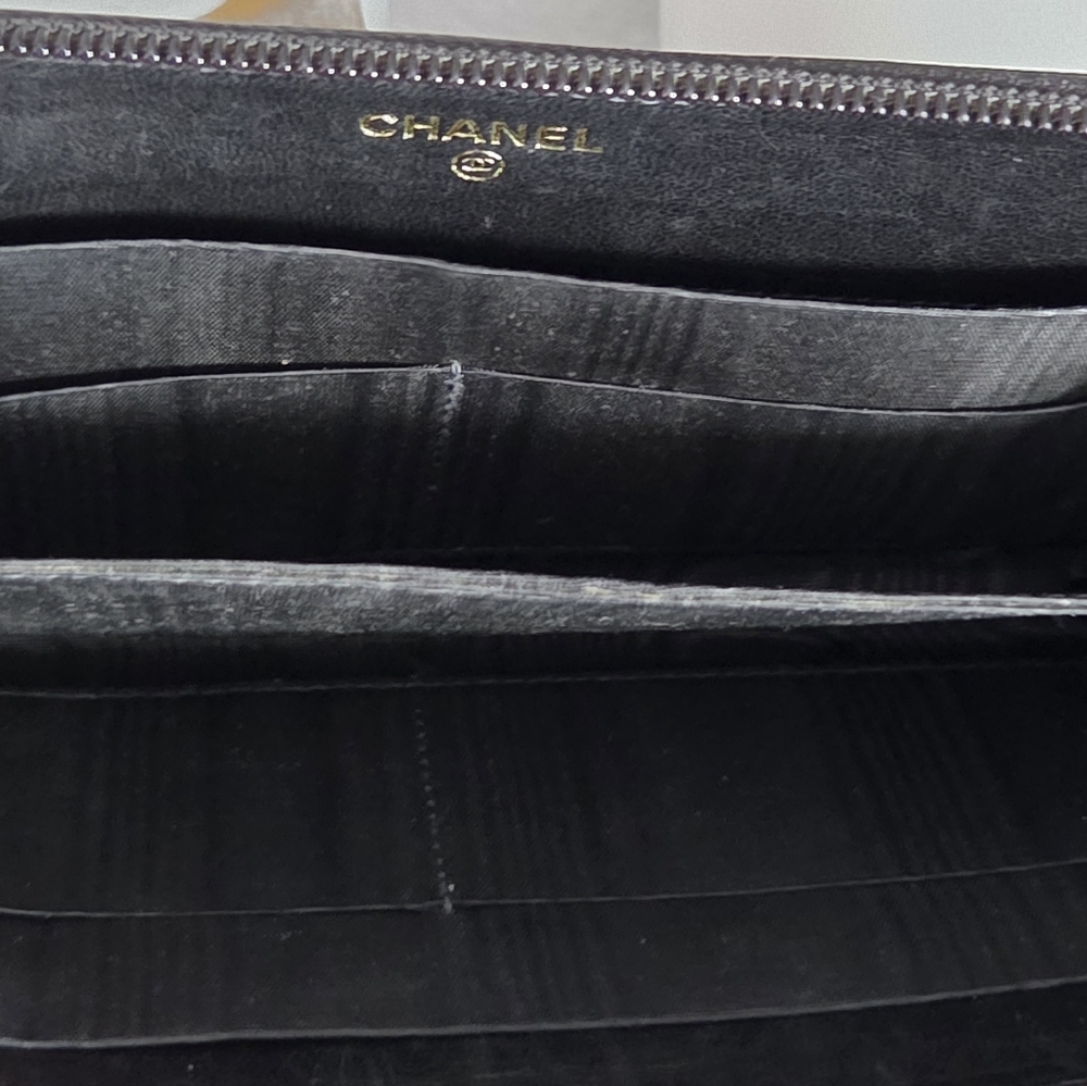 Authentic Chanel black caviar leather zip-around wallet - Picture 4 of 8